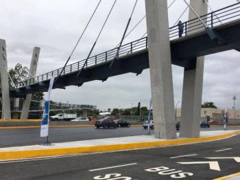Colapsa puente peatonal en Ecuador; hay al menos nueve heridos