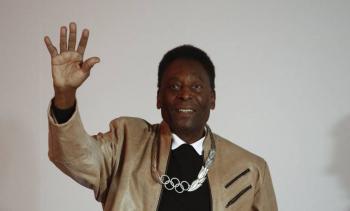 Pel&eacute; sigue mejorando pero sin 