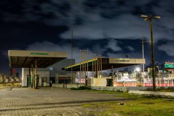 Acciones de Petrobras caen casi 10% por temores de interferencia pol&iacute;tica