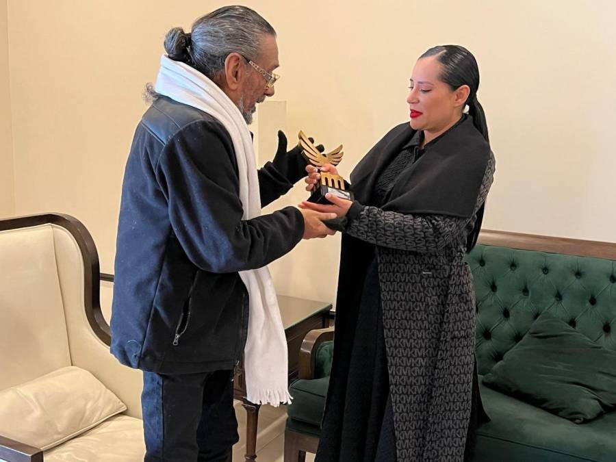 Sandra Cuevas entreg&oacute; 
