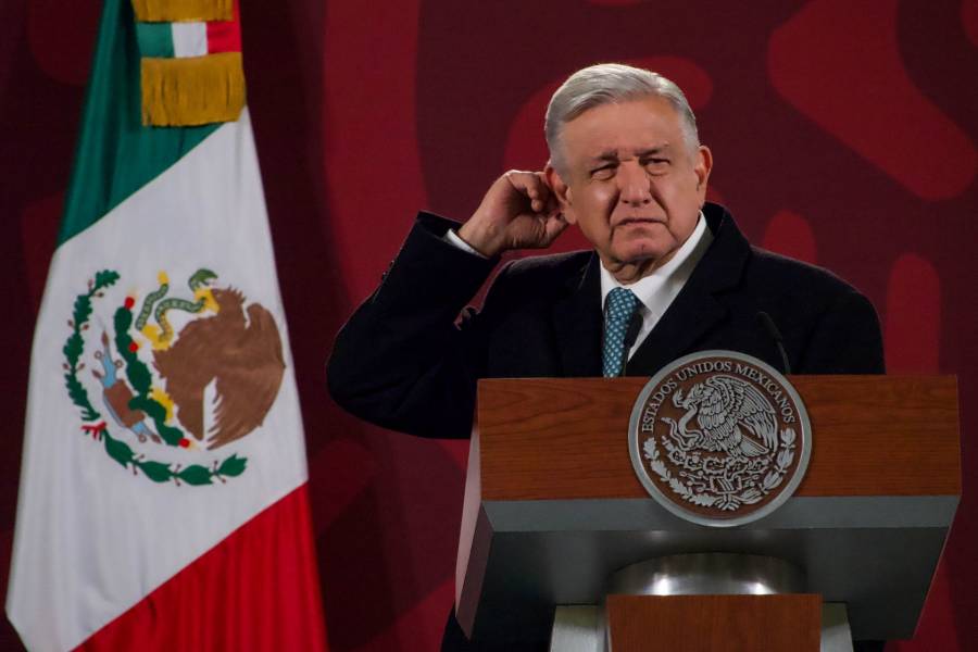 AMLO propondrá eliminar artículo 33 tras polémica entre Calderón y Mendieta