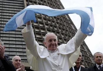 ¡Que los cumplas feliz!  Papa Francisco celebra su natalicio, dice: “A veces me usan, pero nosotros usamos a Dios muchas m&aacute;s”