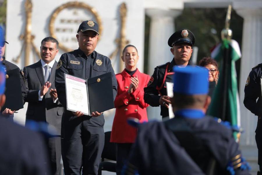 Tras desfile, Sheinbaum anunció aumento del 9% por ciento a salarios de policías