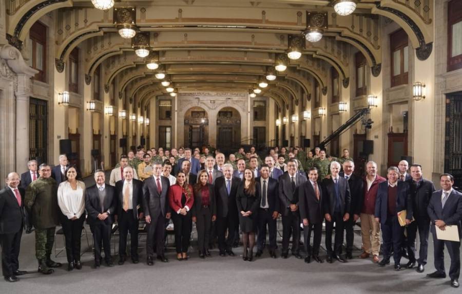 Se reúnen gobernadores con AMLO en Palacio Nacional