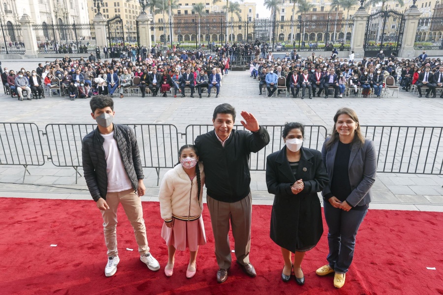 A un paso de salir de Perú, familia de Pedro Castillo ya está en embajada de México en Perú
