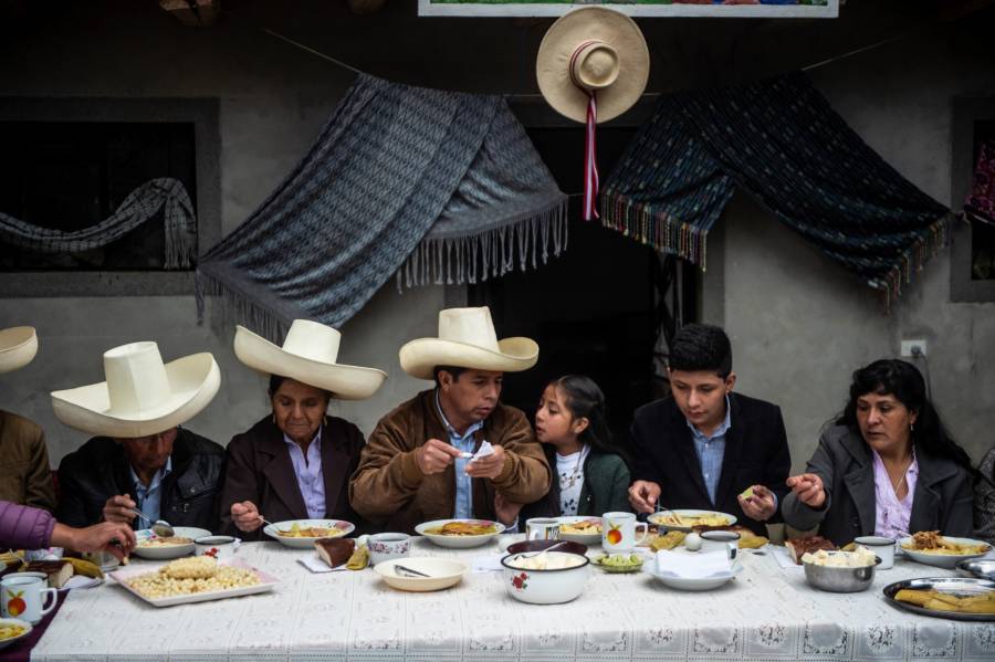 México brindó asilo político a familia de Pedro Castillo en Perú, dice Ebrard