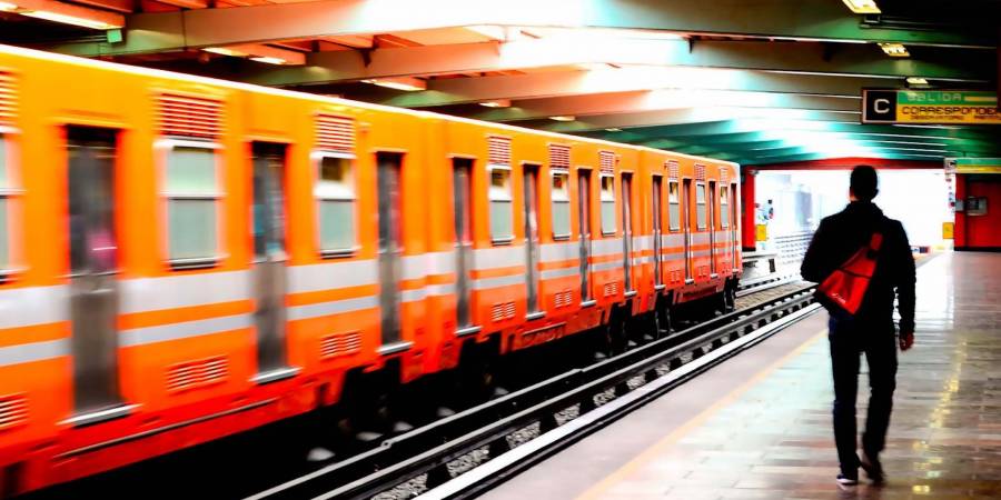 Empleados del Metro acusan retención de vales de fin de año