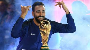 Adil Rami arremete contra Dibu Mart&iacute;nez: 