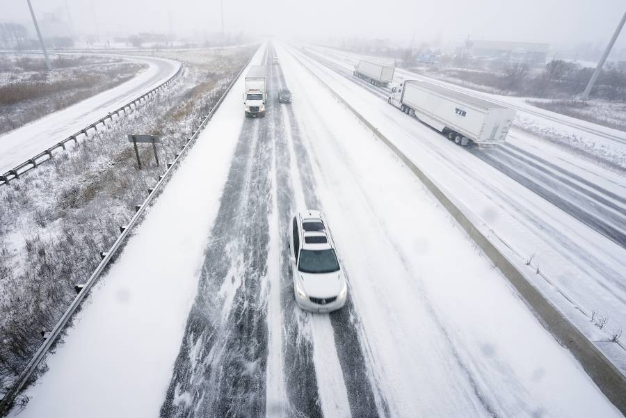 Intensa tormenta invernal afecta a más de 240 millones de estadounidenses en víspera de Navidad