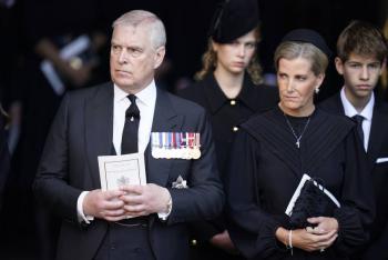Reportan que el Rey Carlos III corri&oacute; al Pr&iacute;ncipe Andr&eacute;s del Palacio de Buckingham