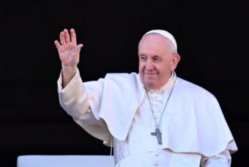 El papa Francisco da a conocer que entreg&oacute; su carta de renuncia