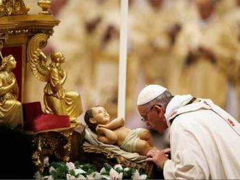 En el Vaticano Papa Francisco celebra la tradicional Misa del Gallo