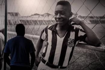 En la cuna deportiva de Pel&eacute;, admiraci&oacute;n por el astro hospitalizado