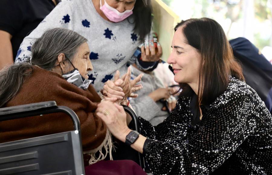 En demarcaci&oacute;n de L&iacute;a Lim&oacute;n se entregan m&aacute;s de 10 mil cobijas por temporada de frio