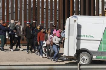 Suprema Corte de EEUU mantiene medida para bloquear a migrantes en frontera