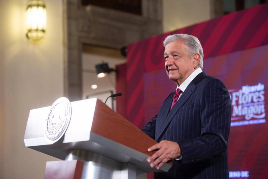 AMLO invita a Papa Francisco a visitar México