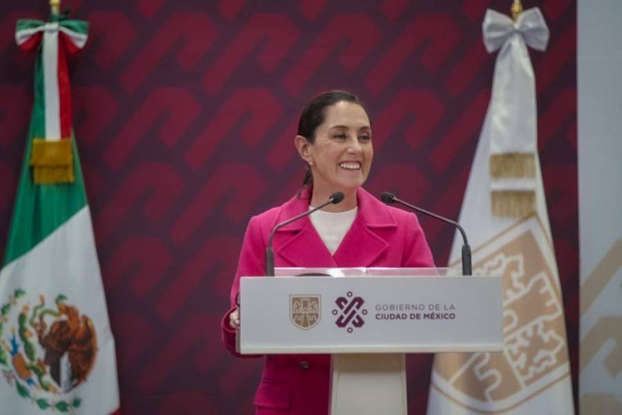 Tras espectaculares #EsClaudia, Sheinbaum niega problema legal