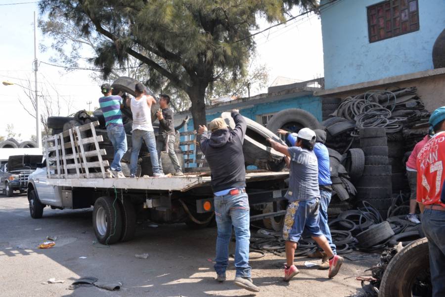 Reconocen a Neza por recolección de 580 toneladas de llantas usadas