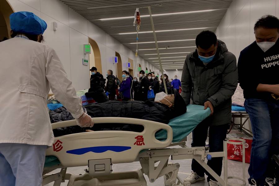 China: Por Covid trabajadores de la salud cancelan vacaciones de fin de año para atender ola de contagios en población