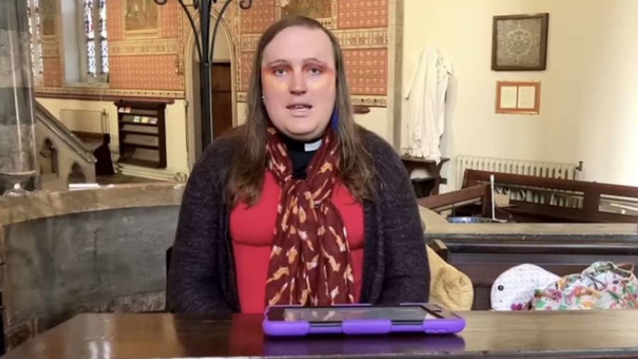 ¿Qui&eacute;n es Bingo Allison? primer sacerdote no binario que predica en Inglaterra
