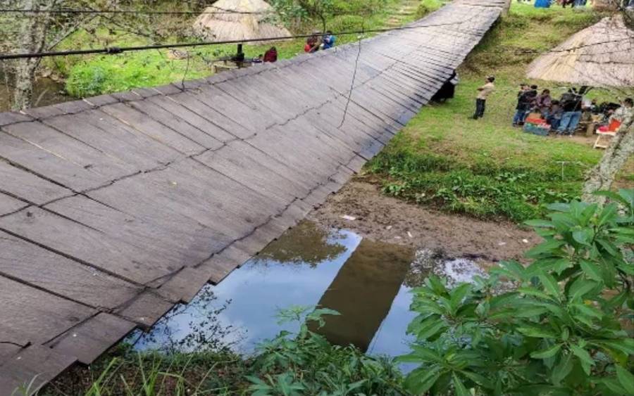 En Chiapas colapsó puente colgante con turistas