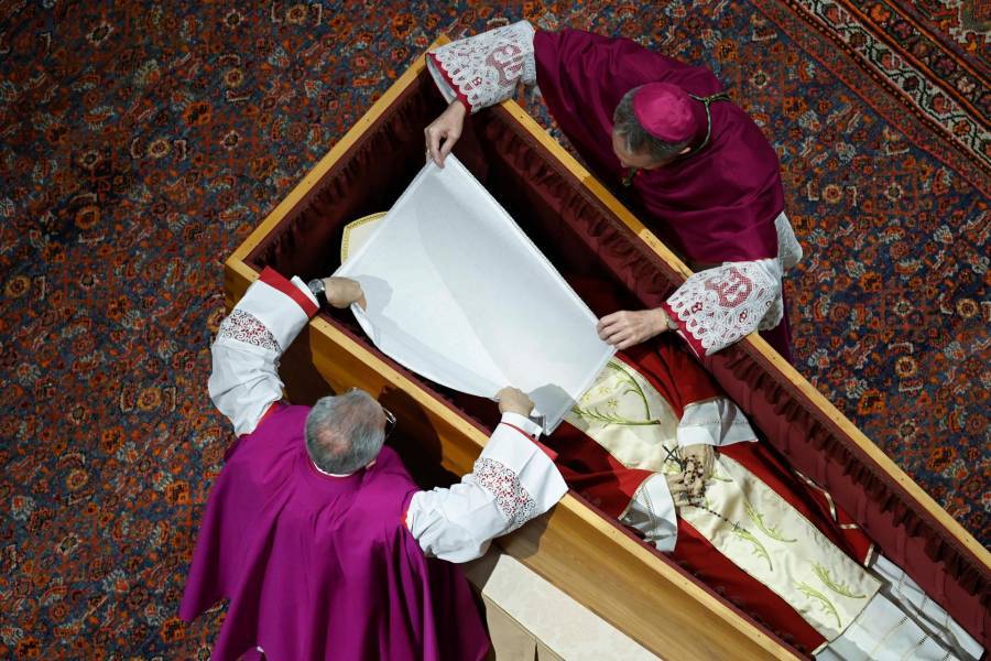 El entierro de Benedicto XVI causó polémica en redes.