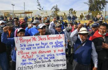 Protestas contra el gobierno de Per&uacute; se reinician con bloqueo de v&iacute;as
