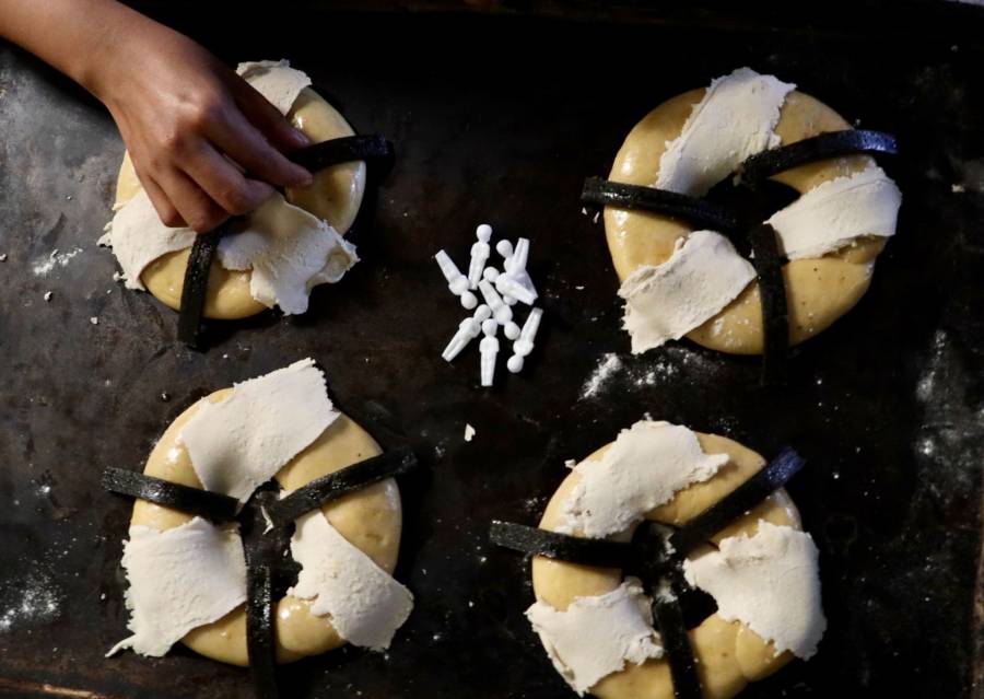 Robo de Rosca de Reyes por un perrito que huye evitando dejar huella