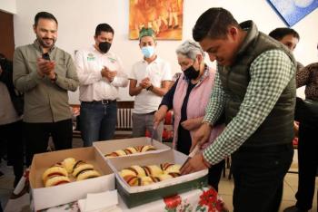 RGC realiza entrega de miles de roscas en los sectores más vulnerables de SLP