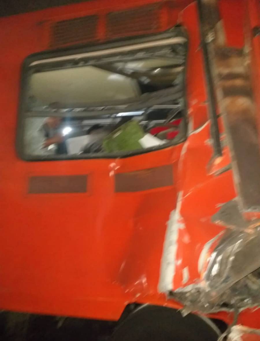 Suspendido servicio de Metro por choque de trenes  en la Raza