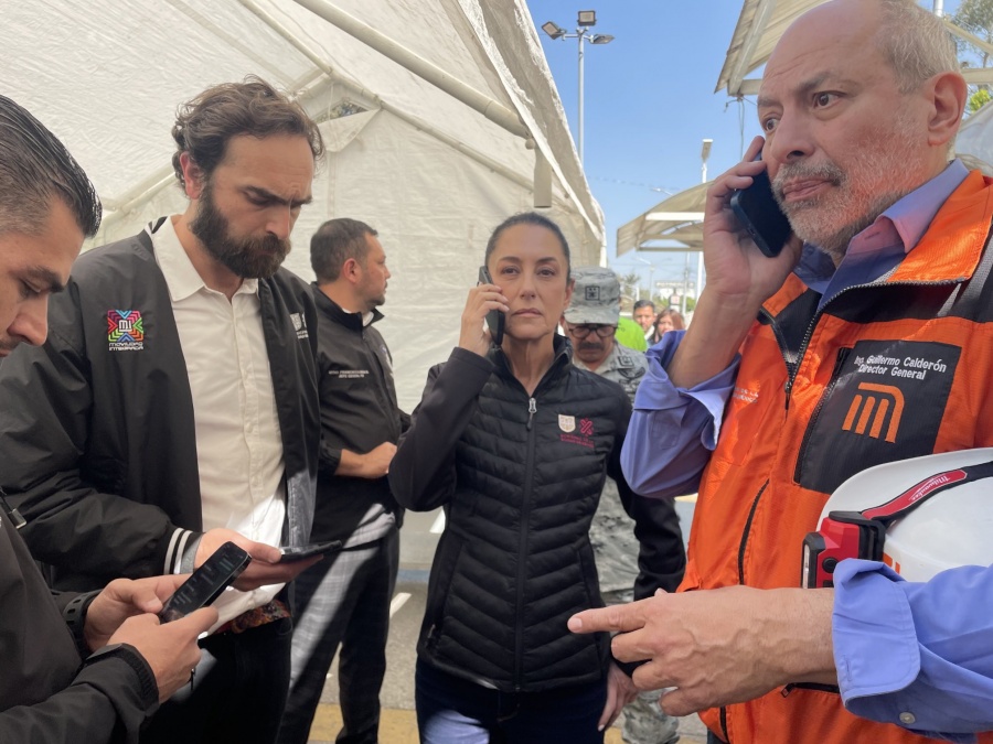 Llega Claudia Sheinbaum a zona de accidente del Metro y se dirige con Martí Batres