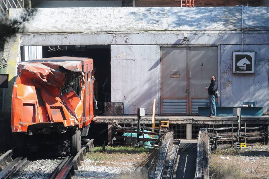 Llevan a cabo el aseguramiento de cajas negras del tren impactado de la Línea 3 del metro en CMDX