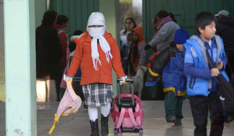 Entre suspensión de servicio del metro, visita de Biden y la cuesta de enero, vuelven miles de niños a clases