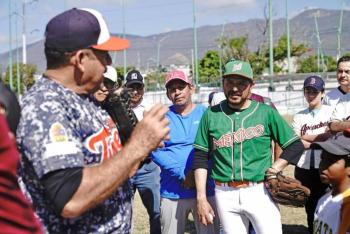 Zoé Robledo inaugura primera Clínica de Béisbol en el estadio “Panchón Contreras” de Tuxtla Gutiérrez