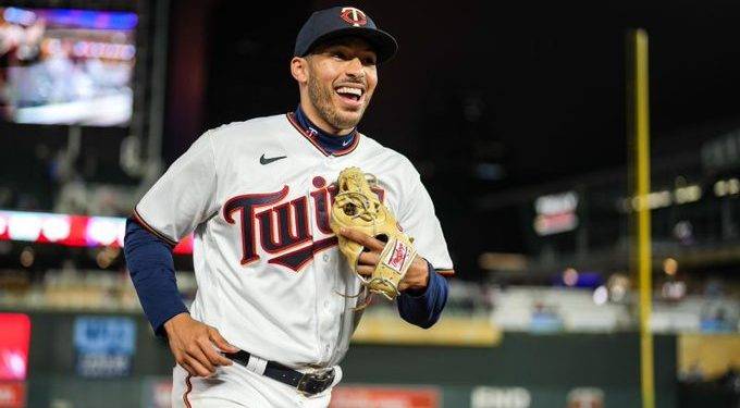 Carlos Correa firma millonario contrato para permanecer en los Twins