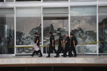 Buscan en Brasil a responsables de asalto y apunta a aliado de Bolsonaro