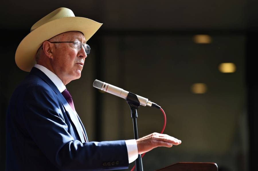 Ken Salazar dice que EU desea extradición de Ovidio para darle “castigo que merece”