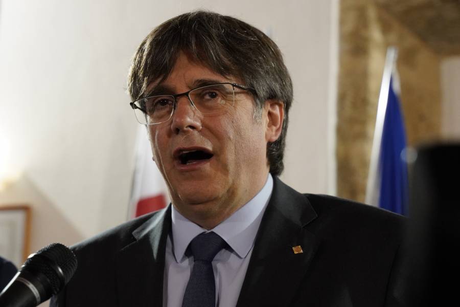 Justicia española retira el principal cargo contra Carles Puigdemont