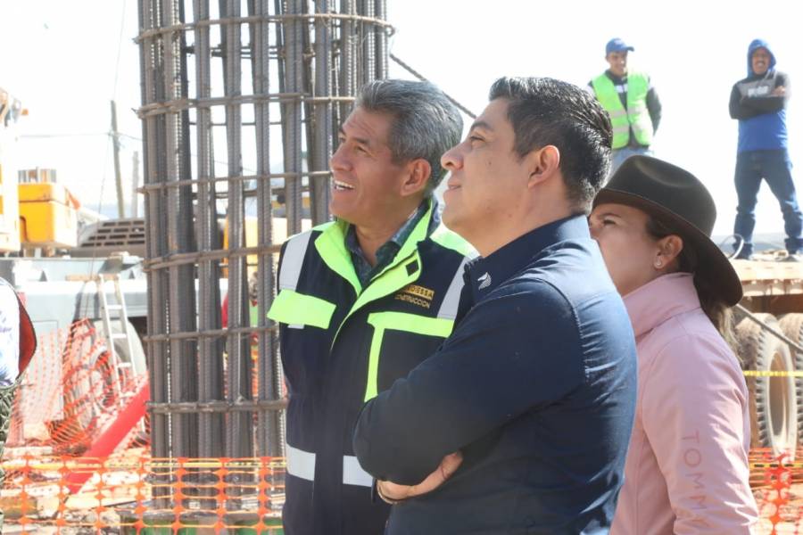 Ricardo Gallardo supervisa los avances en el puente de Cactus en SLP