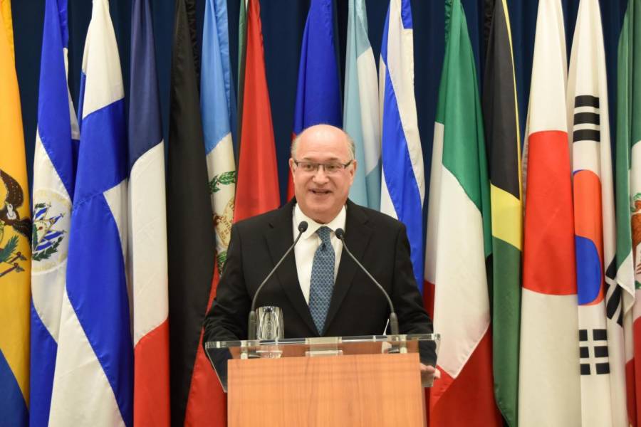 El presidente del BID pide 