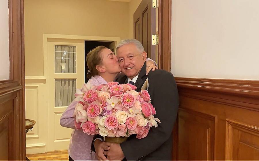 Este es el regalo que el Presidente López Obrador dio a su esposa por su cumpleaños 54