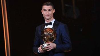 Vendi&oacute; Cristiano Ronaldo Bal&oacute;n de Oro que Pel&eacute; le entreg&oacute; en 2013