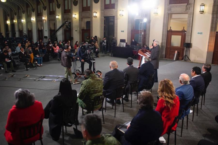 AMLO defiende a ministra y esposo; niega haberse reunido con ellos
