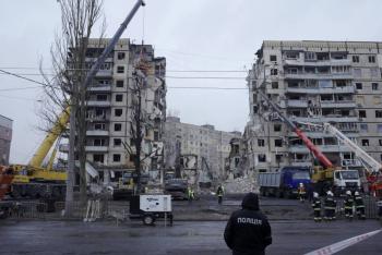 Sube a 40 el n&uacute;mero de muertos por bombardeo en Dnipr&oacute;; Rusia se deslinda