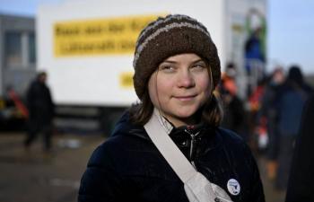 Detienen a Greta Thunberg en protesta contra mina de carb&oacute;n en Alemania