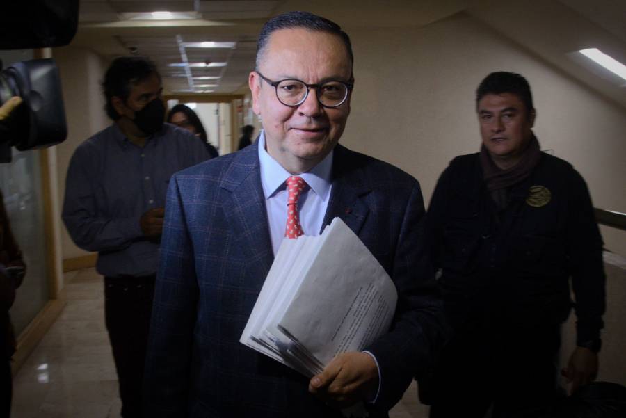 Germán Martínez presenta solicitud de juicio político contra Yasmin Esquivel