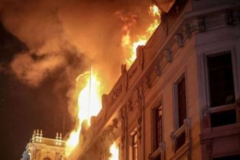 Lima arde en llamas: incendio consume casona en medio de disturbios