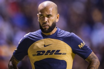 Dani Alves queda fuera de Pumas