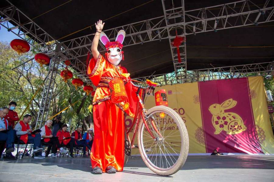 Celebran inicio del Año Nuevo Chino del Conejo con concurso de disfraces