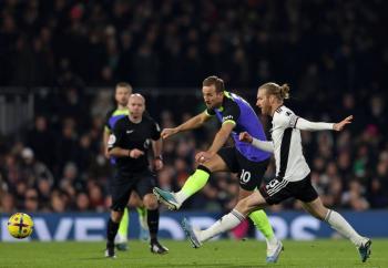 Premier League: Tottenham, con un Kane de r&eacute;cord, se mantiene en la pelea por el Top 4